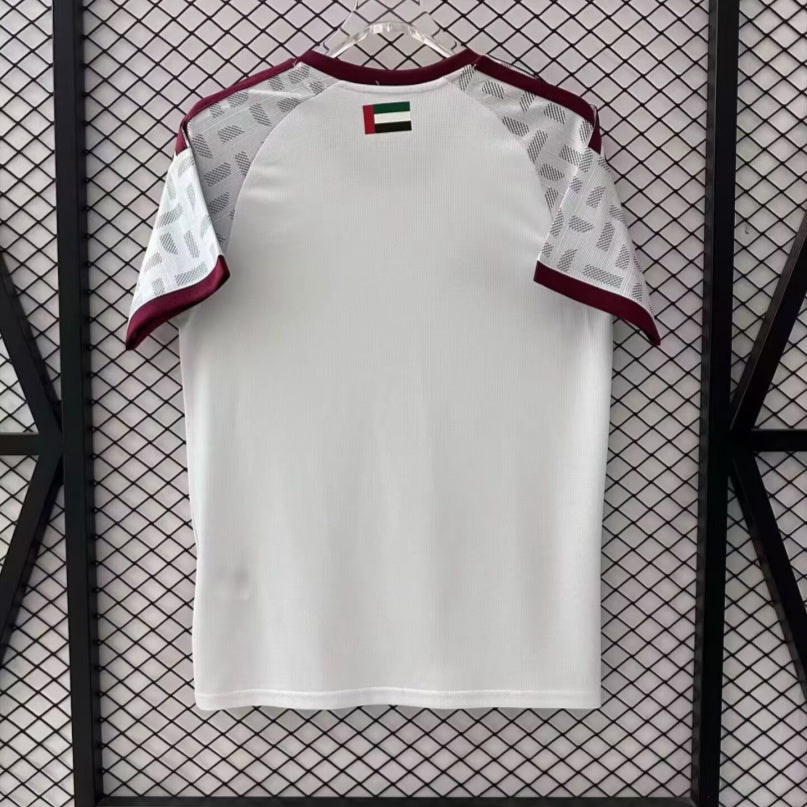 c8b18bdc183ce3d3643871eef90a1bbc.jpg Maillot UAE Domicile 2025/26