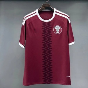 f3edaf1bfa5f16a73ba6055f860e1ece.jpg Maillot Qatar Domicile 2025/26