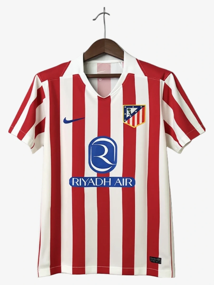 maillot-atletico-madrid-domicile-2025-2026 studio v12 Maillot Atlético Madrid Domicile 2025-2026